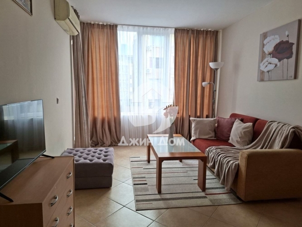 Двустаен апартамент в к.к. Слънчев бряг - 65 кв.м за 1182 €/кв.м - Снимка #1