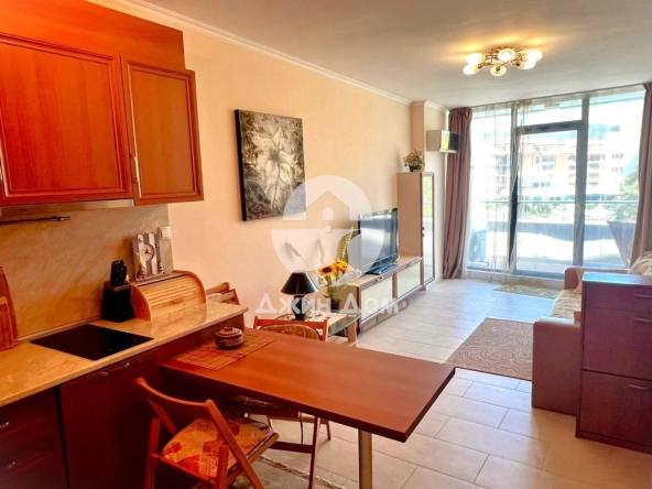 Двустаен апартамент в к.к. Слънчев бряг - 70 кв.м за 1015 €/кв.м - Снимка #1