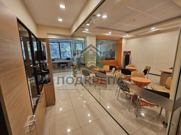 Дава се под наем Офис в Пловдив, Център - 100 кв.м за 1022 € - Снимка #1