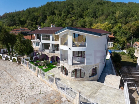 Къща в Балчик - 625 кв.м за 799 €/кв.м - Снимка #1