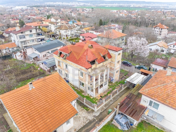 Къща в с. Тополи, Област Варна - 600 кв.м за 800 €/кв.м - Снимка #1