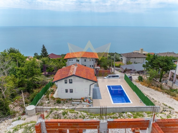 Къща в Балчик - 211 кв.м за 1882 €/кв.м - Снимка #1