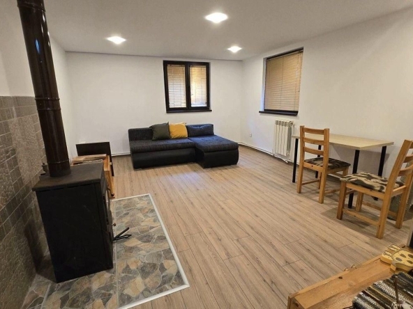 Дава се под наем Етаж от къща в София, Симеоново - 70 кв.м за 509.49 € - Снимка #1