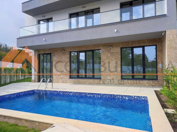 Къща в Варна, Виница - 204 кв.м за 2020 €/кв.м - Снимка #1