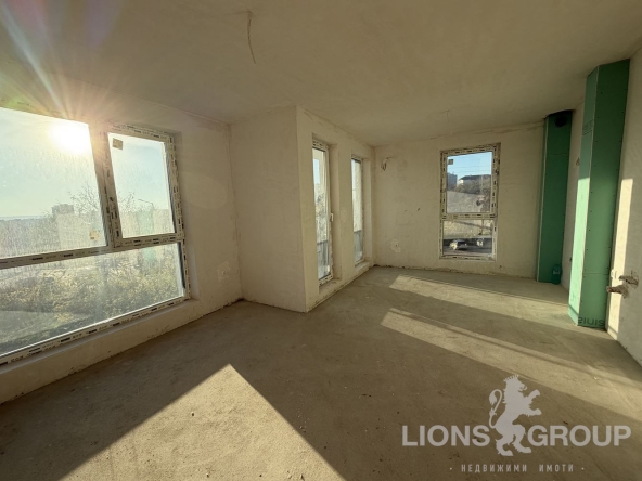 Тристаен апартамент в Варна, Левски - 87 кв.м за 2041 €/кв.м - Снимка #1