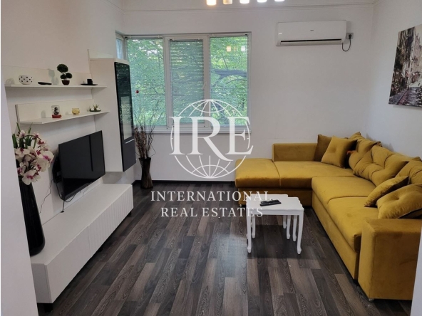 Дава се под наем Тристаен апартамент в Варна, Център - 110 кв.м за 897.6 € - Снимка #1