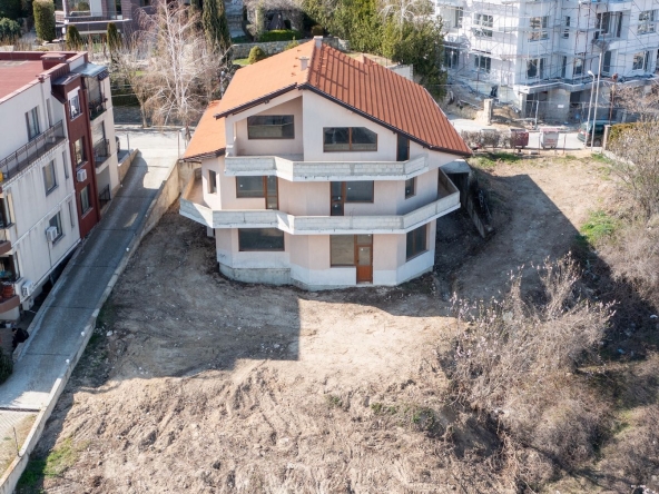 Къща в Варна, Виница - 469 кв.м за 776 €/кв.м - Снимка #1