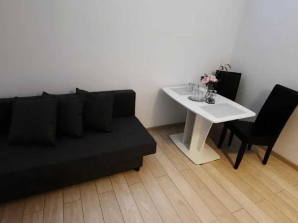 Дава се под наем Едностаен апартамент в Пловдив, Остромила - 48 кв.м за 153 € - Снимка #1