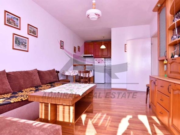 Дава се под наем Двустаен апартамент в Варна, Колхозен пазар - 65 кв.м за 475 € - Снимка #1