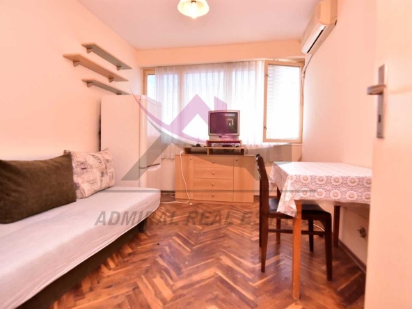 Дава се под наем Едностаен апартамент в Варна, Левски - 35 кв.м за 225 € - Снимка #1