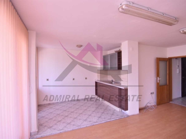 Дава се под наем Магазин в Варна, Базар Левски - 103 кв.м за 650 € - Снимка #1