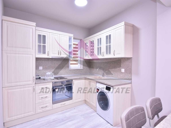 Дава се под наем Тристаен апартамент в Варна, Център - 80 кв.м за 1100 € - Снимка #1
