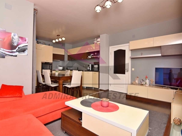 Двустаен апартамент в Варна, Цветен квартал - 88 кв.м за 2273 €/кв.м - Снимка #1