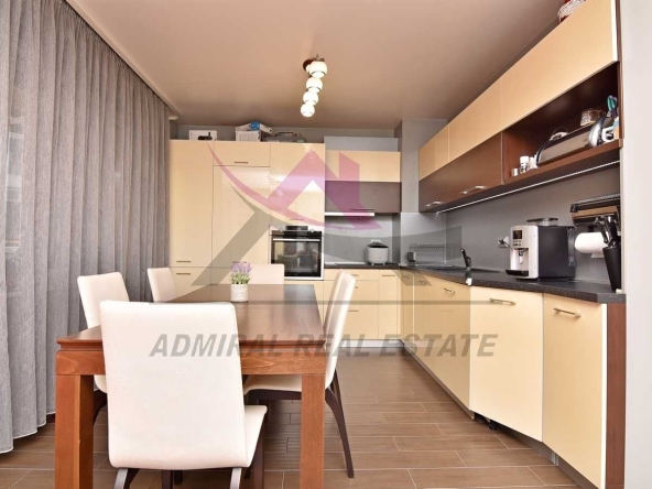 Двустаен апартамент в Варна, Цветен квартал - 88 кв.м за 1932 €/кв.м - Снимка #1