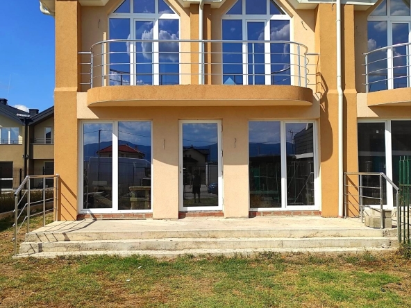 Къща в с. Равно поле, Област София-област - 150 кв.м за 1727 €/кв.м - Снимка #1