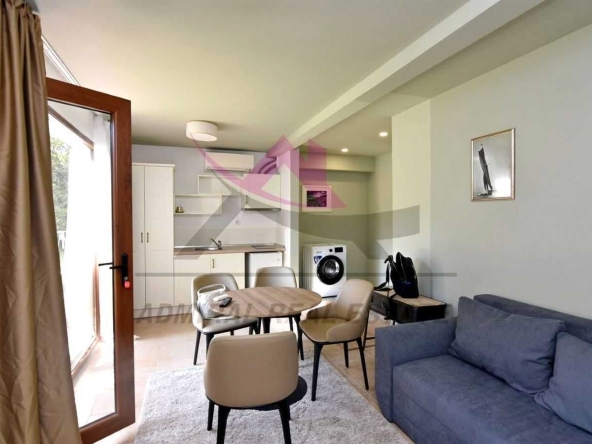 Дава се под наем Двустаен апартамент в к.к. Св.Св. Константин и Елена - 80 кв.м за 650 € - Снимка #1