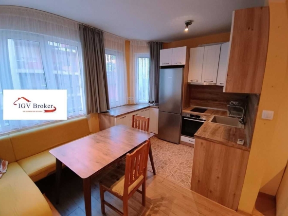 Дава се под наем Тристаен апартамент в София, Център - 100 кв.м за 698.19 € - Снимка #1