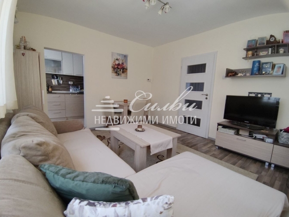 Четиристаен апартамент в Шумен, Център - 118 кв.м за 1653 €/кв.м - Снимка #1