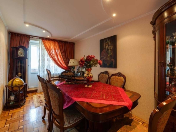 Дава се под наем Двустаен апартамент в София, Център - 65 кв.м за 397.8 € - Снимка #1