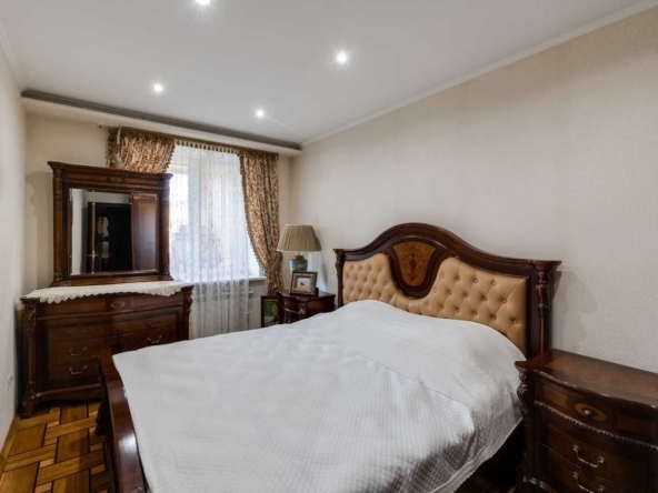 Дава се под наем Двустаен апартамент в София, Център - 65 кв.м за 408 € - Снимка #1