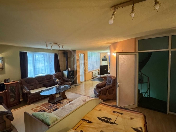 Къща в Бургас, Крайморие - 370 кв.м за 1082 €/кв.м - Снимка #1