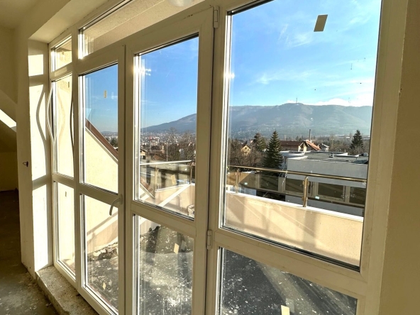 Тристаен апартамент в София, Студентски град - 144 кв.м за 160 €/кв.м - Снимка #1