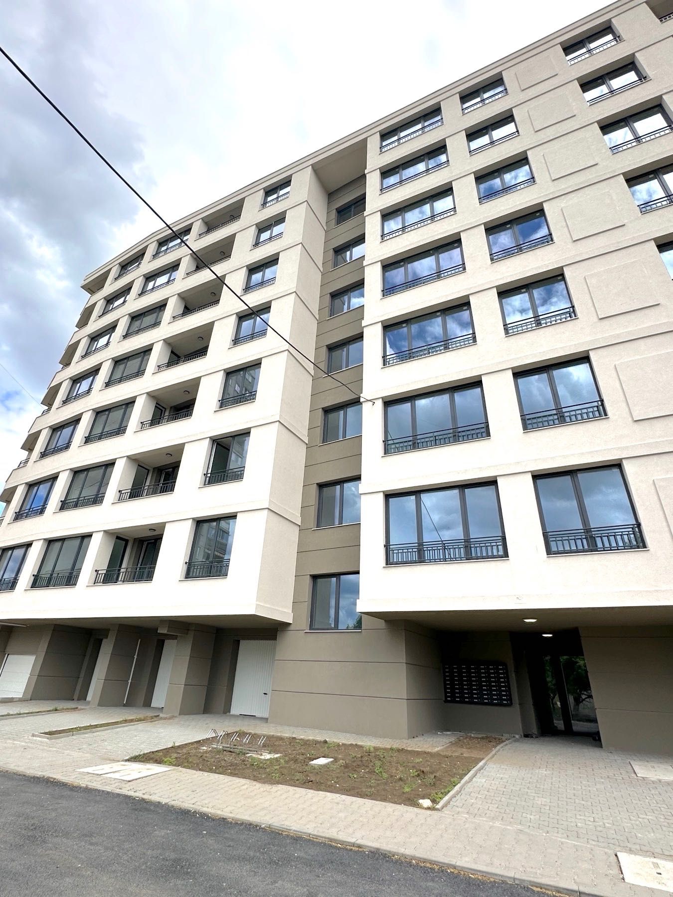 Гараж / Паркомясто в София, Студентски град - 76 кв.м за 658 €/кв.м - Снимка #1