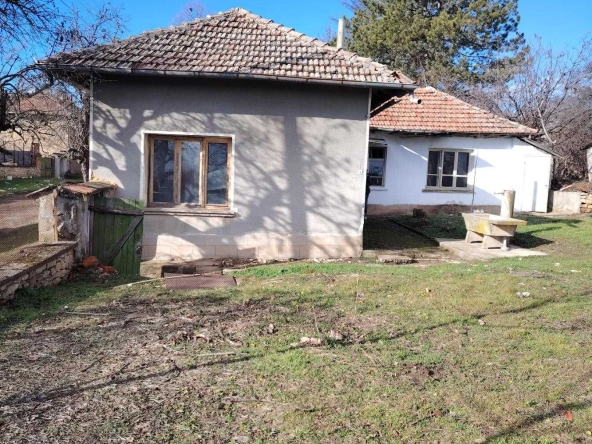 Къща в с. Пелишат, Област Плевен - 178 кв.м за 96 €/кв.м - Снимка #1