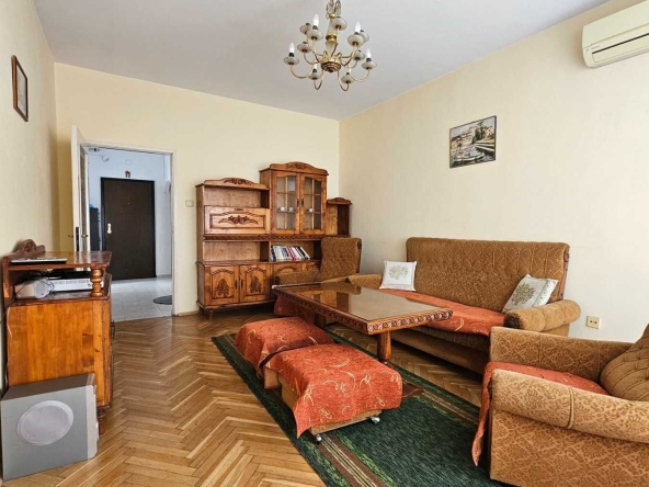 Дава се под наем Двустаен апартамент в Пловдив, Център - 68 кв.м за 307 € - Снимка #1