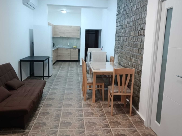 Дава се под наем Двустаен апартамент в Варна, м-т Акчелар - 94 кв.м за 500 € - Снимка #1