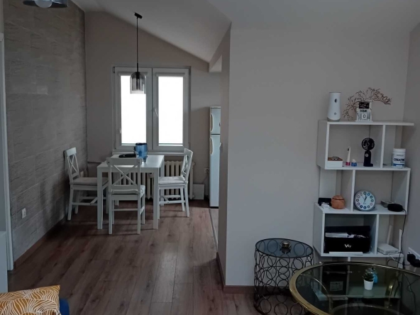 Дава се под наем Тристаен апартамент в София, Изток - 75 кв.м за 700 € - Снимка #1