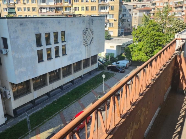 Тристаен апартамент в Габрово, Център - 100 кв.м за 485 €/кв.м - Снимка #1