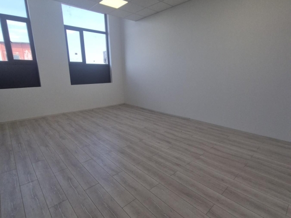 Дава се под наем Офис в Пловдив, Южен - 32 кв.м за 224.4 € - Снимка #1