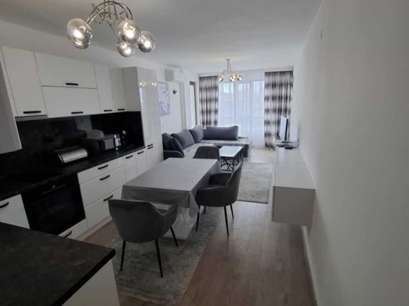 Дава се под наем Тристаен апартамент в Враца, Център - 93 кв.м за 510 € - Снимка #1