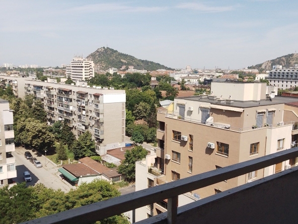 Дава се под наем Тристаен апартамент в Пловдив, Кючук Париж - 92 кв.м за 400 € - Снимка #1