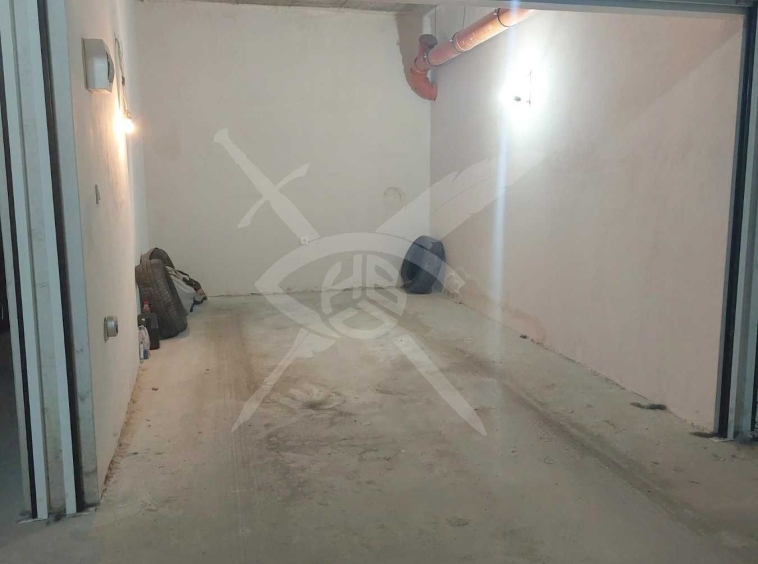 Гараж / Паркомясто в Пловдив, Кючук Париж - 17 кв.м за 1353 €/кв.м - Снимка #1
