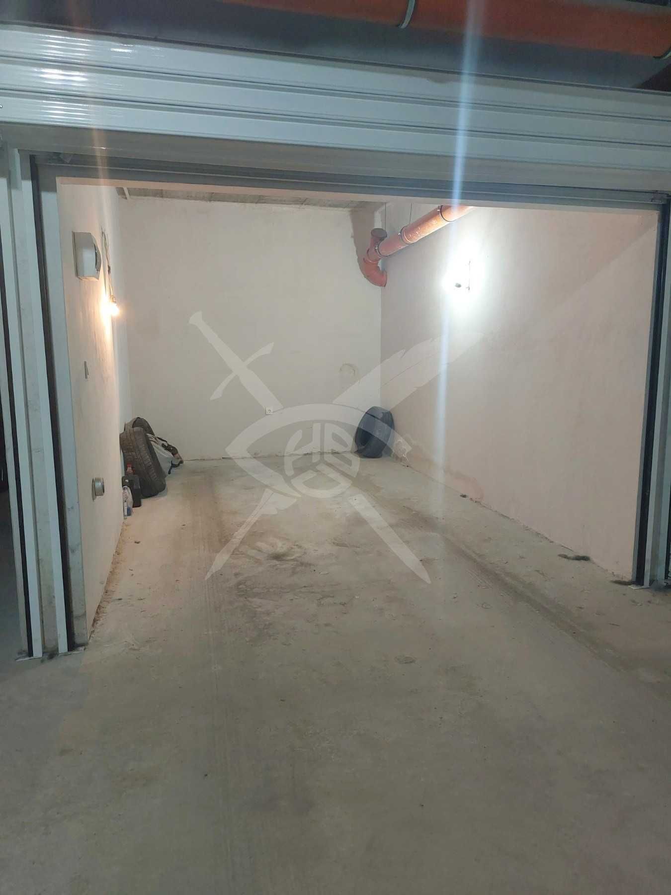Гараж / Паркомясто в Пловдив, Кючук Париж - 17 кв.м за 1353 €/кв.м - Снимка #1