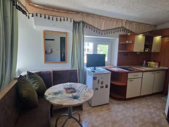 Дава се под наем Едностаен апартамент в Варна, м-т Траката - 30 кв.м за 300 € - Снимка #1