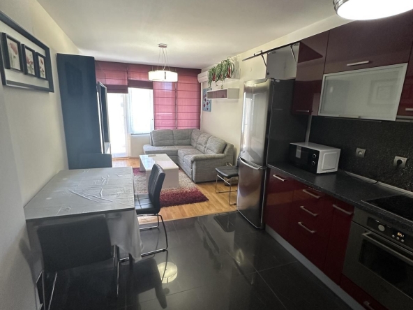 Дава се под наем Тристаен апартамент в Варна, Възраждане 1 - 86 кв.м за 750 € - Снимка #1