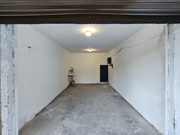 Дава се под наем Гараж / Паркомясто в София, Овча купел - 18 кв.м за 153 € - Снимка #1