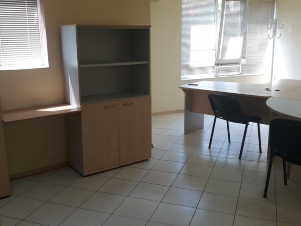 Дава се под наем Офис в Шумен, Център - 45 кв.м за 306 € - Снимка #1