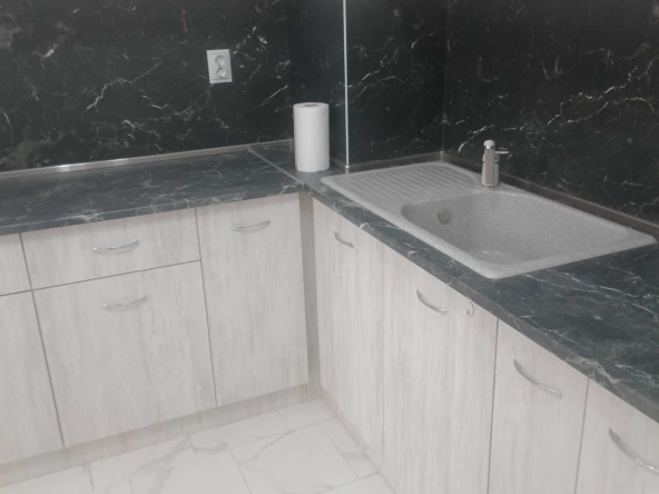 Дава се под наем Двустаен апартамент в Разград, Орел - 62 кв.м за 280.5 € - Снимка #1