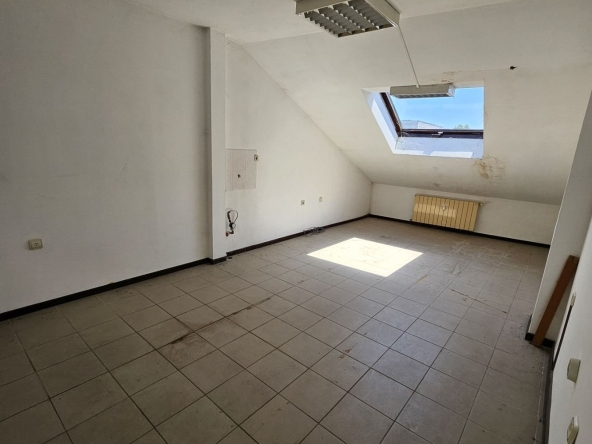 Офис в Плевен, Идеален център - 22 кв.м за 864 €/кв.м - Снимка #1