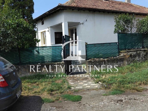 Къща в с. Долни Раковец, Област Перник - 100 кв.м за 1350 €/кв.м - Снимка #1