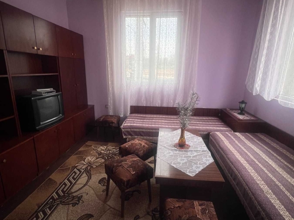 Дава се под наем Къща в Плевен, Широк център - 18 кв.м за 127.5 € - Снимка #1