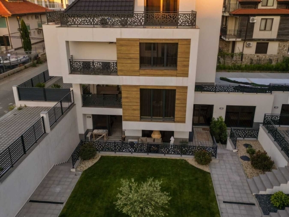 Дава се под наем Двустаен апартамент в Созопол - 65 кв.м за 400 € - Снимка #1