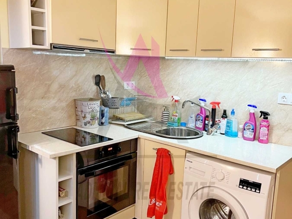 Дава се под наем Едностаен апартамент в Варна, Център - 20 кв.м за 320 € - Снимка #1