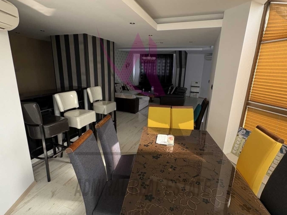 Тристаен апартамент в Варна, Левски - 145000 кв.м за 2 €/кв.м - Снимка #1