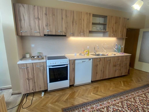 Дава се под наем Тристаен апартамент в София, Център - 88 кв.м за 664.68 € - Снимка #1