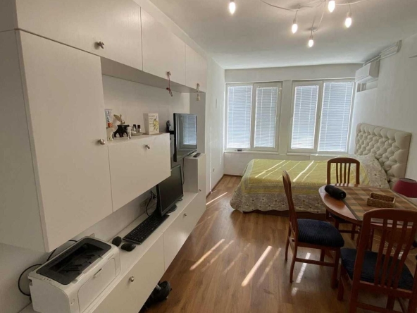 Дава се под наем Едностаен апартамент в София, Център - 35 кв.м за 525 € - Снимка #1